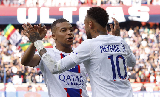 Neymar e Mbappé estariam vivendo sob clima de tensão no PSG (REUTERS/Christian Hartmann)